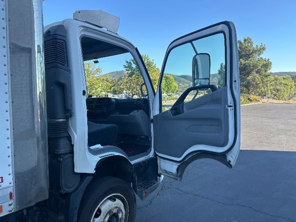 Refrigerated Truck-Light and Medium Duty Trucks-Hino-2019-195-Fontana-CA-201,366\n\t\tmiles-$ 33,000 - Image 20