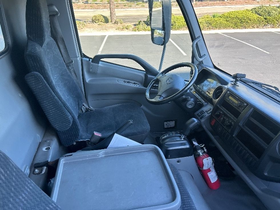 Refrigerated Truck-Light and Medium Duty Trucks-Hino-2019-195-Fontana-CA-201,366\n\t\tmiles-$ 33,000 - Image 22