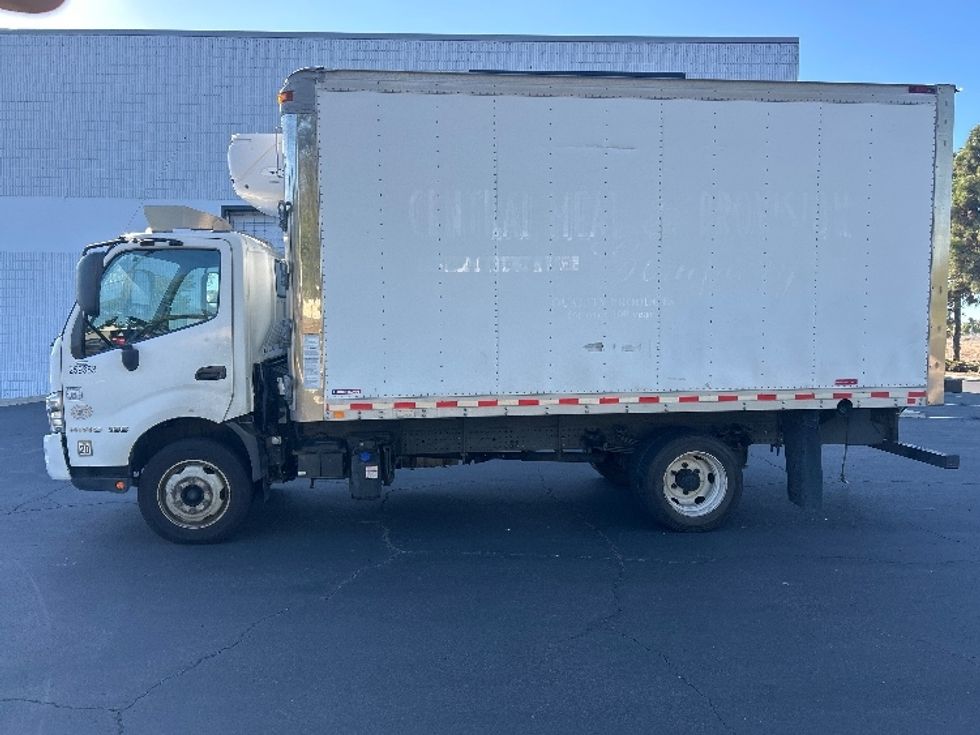 Refrigerated Truck-Light and Medium Duty Trucks-Hino-2019-195-Fontana-CA-201,366\n\t\tmiles-$ 33,000 - Image 4
