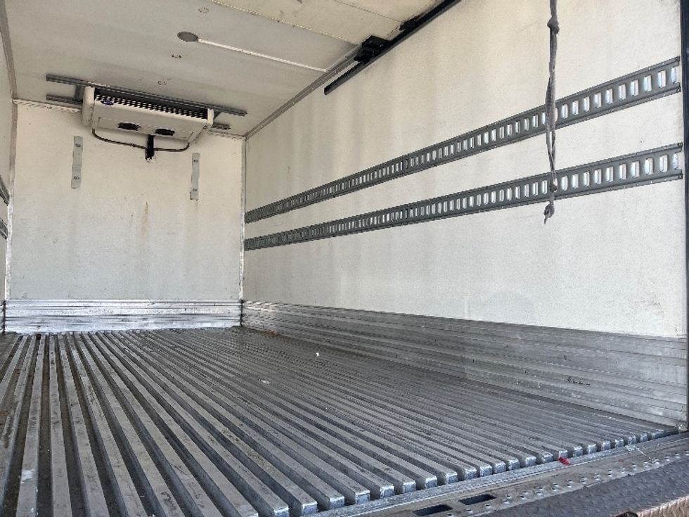 Refrigerated Truck-Light and Medium Duty Trucks-Hino-2019-195-Fontana-CA-201,633\n\t\tmiles-$ 33,000 - Image 12