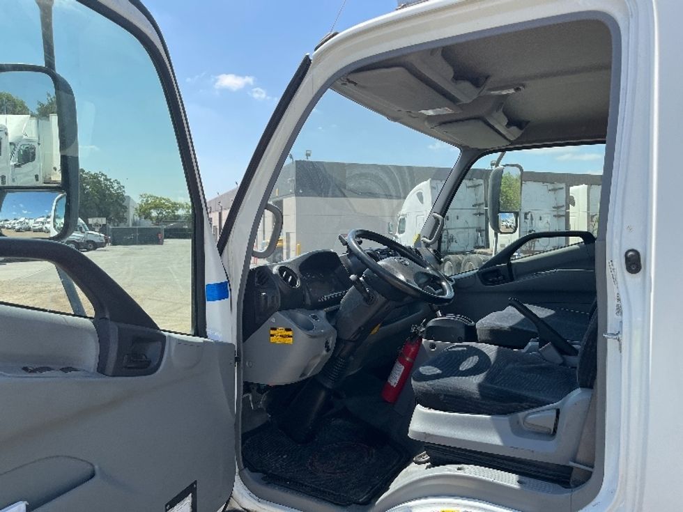 Refrigerated Truck-Light and Medium Duty Trucks-Hino-2019-195-Fontana-CA-201,633\n\t\tmiles-$ 33,000 - Image 16