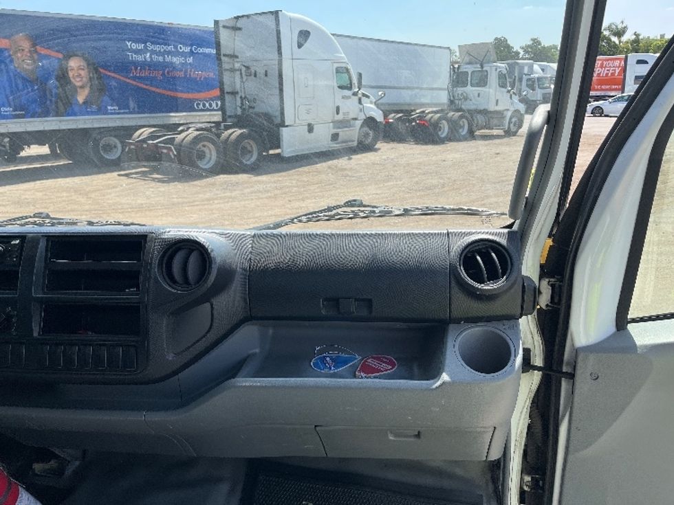 Refrigerated Truck-Light and Medium Duty Trucks-Hino-2019-195-Fontana-CA-201,633\n\t\tmiles-$ 33,000 - Image 21