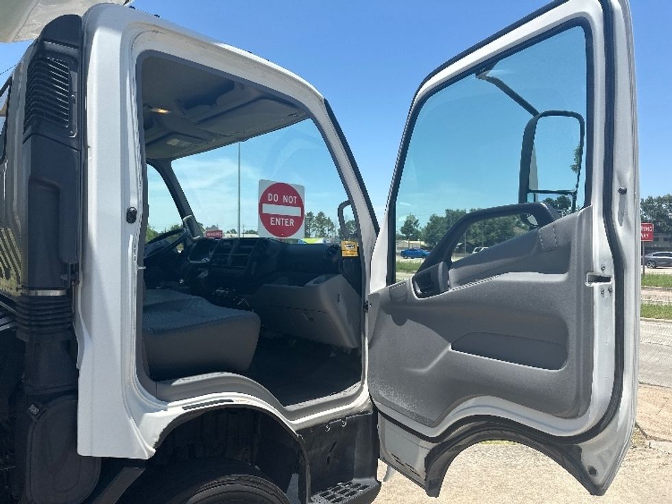 2019 Hino XJC720 / XFC720 photo 17