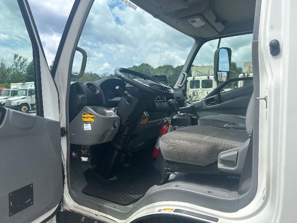 Refrigerated Truck-Light and Medium Duty Trucks-Hino-2019-195-Londonderry-NH-113,699\n\t\tmiles-$ 43,500 - Image 16