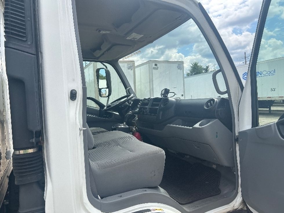 Refrigerated Truck-Light and Medium Duty Trucks-Hino-2019-195-Londonderry-NH-113,699\n\t\tmiles-$ 43,500 - Image 20