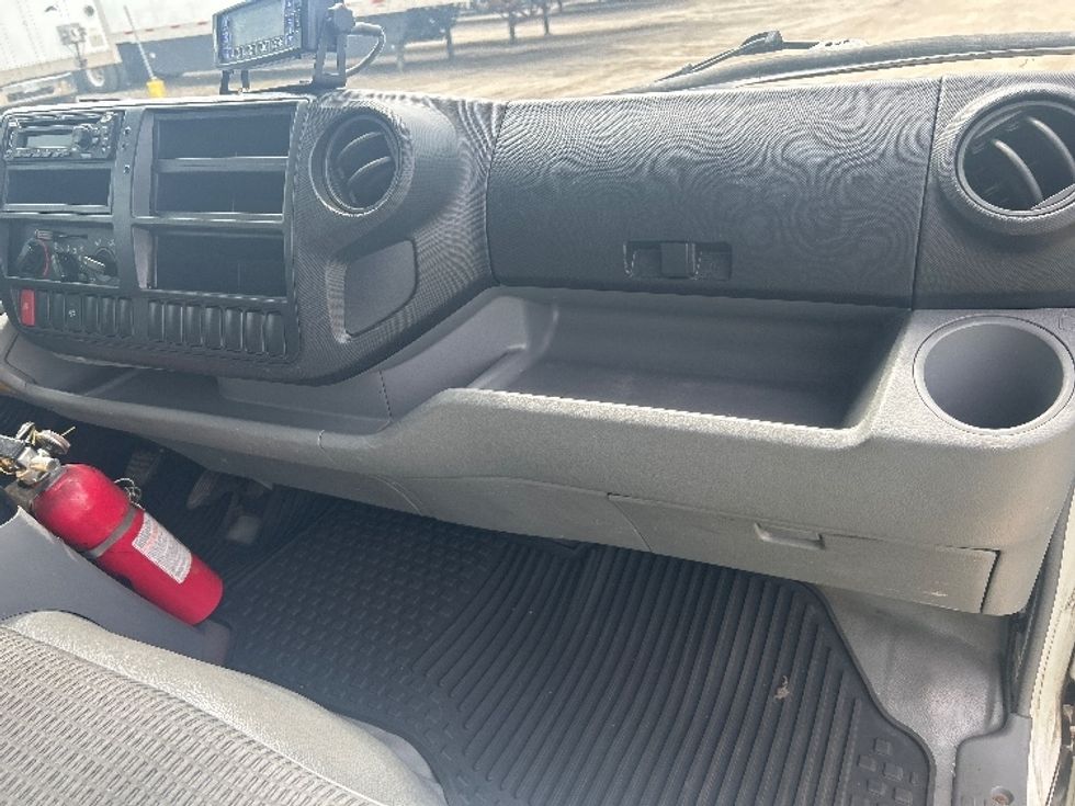 Refrigerated Truck-Light and Medium Duty Trucks-Hino-2019-195-Londonderry-NH-113,699\n\t\tmiles-$ 43,500 - Image 21