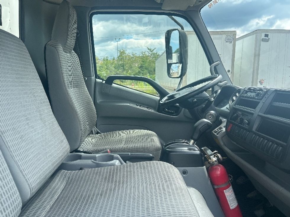 Refrigerated Truck-Light and Medium Duty Trucks-Hino-2019-195-Londonderry-NH-113,699\n\t\tmiles-$ 43,500 - Image 22