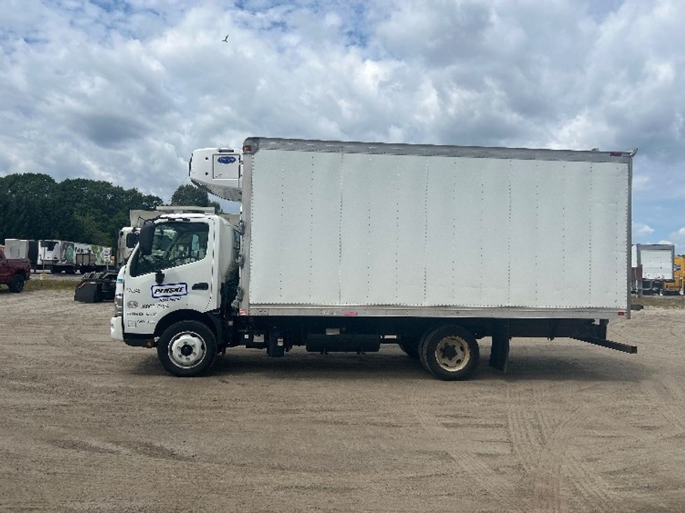 Refrigerated Truck-Light and Medium Duty Trucks-Hino-2019-195-Londonderry-NH-113,699\n\t\tmiles-$ 43,500 - Image 4