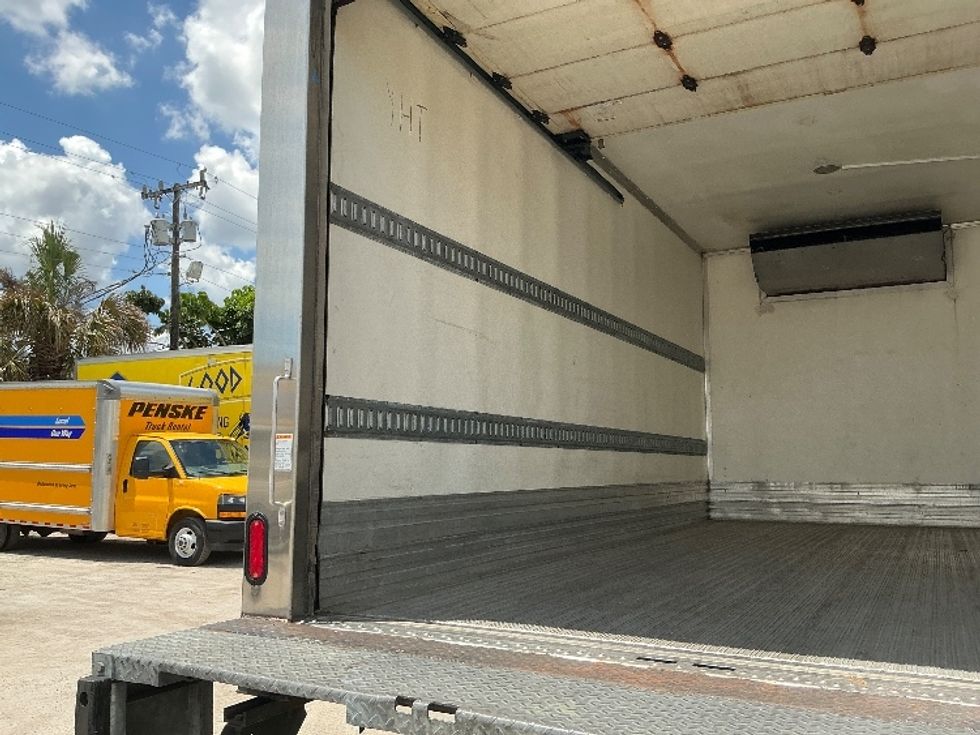 Refrigerated Truck-Light and Medium Duty Trucks-Hino-2019-195-Miami-FL-121,303\n\t\tmiles-$ 51,500 - Image 11