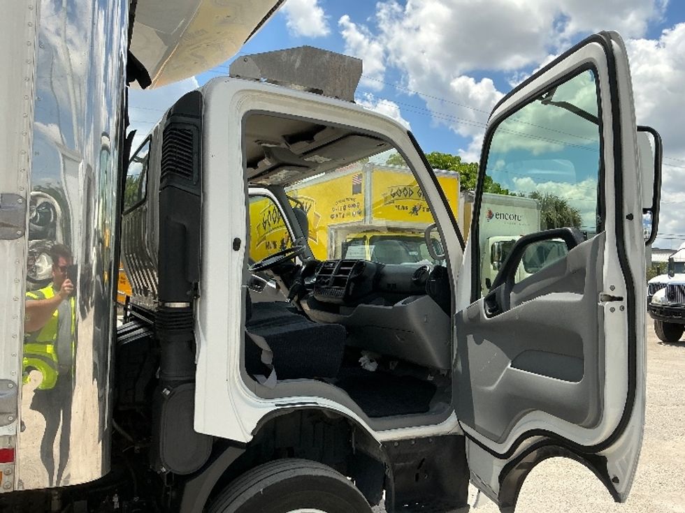 Refrigerated Truck-Light and Medium Duty Trucks-Hino-2019-195-Miami-FL-121,303\n\t\tmiles-$ 51,500 - Image 20