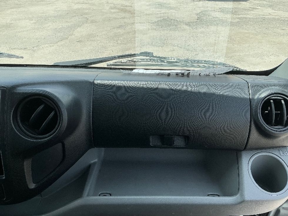 Refrigerated Truck-Light and Medium Duty Trucks-Hino-2019-195-Miami-FL-121,303\n\t\tmiles-$ 51,500 - Image 21