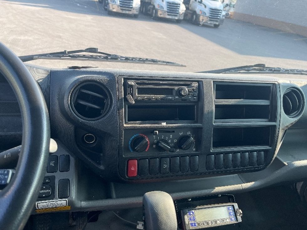 Refrigerated Truck-Light and Medium Duty Trucks-Hino-2019-195-Middlefield-OH-87,299\n\t\tmiles-$ 54,500 - Image 17