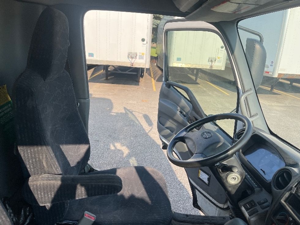 Refrigerated Truck-Light and Medium Duty Trucks-Hino-2019-195-Middlefield-OH-87,299\n\t\tmiles-$ 54,500 - Image 20