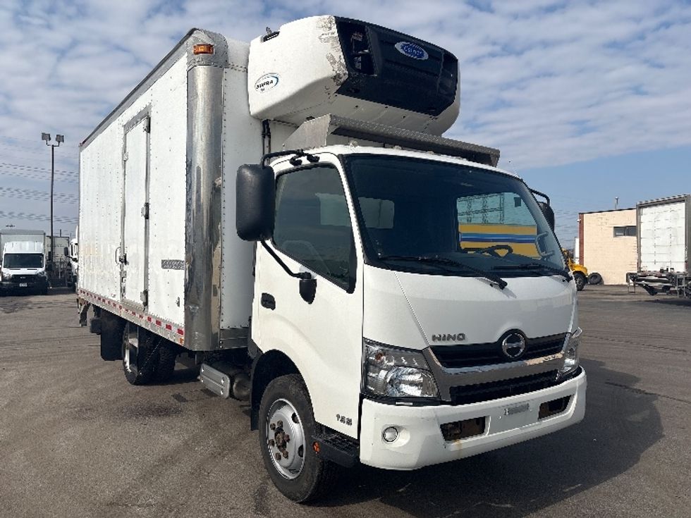 Refrigerated Truck-Light and Medium Duty Trucks-Hino-2019-195-Mississauga-ON-111,269\n\t\tkm-$ 77,500 - Image 1