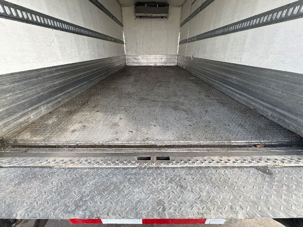 Refrigerated Truck-Light and Medium Duty Trucks-Hino-2019-195-Mississauga-ON-111,269\n\t\tkm-$ 77,500 - Image 10
