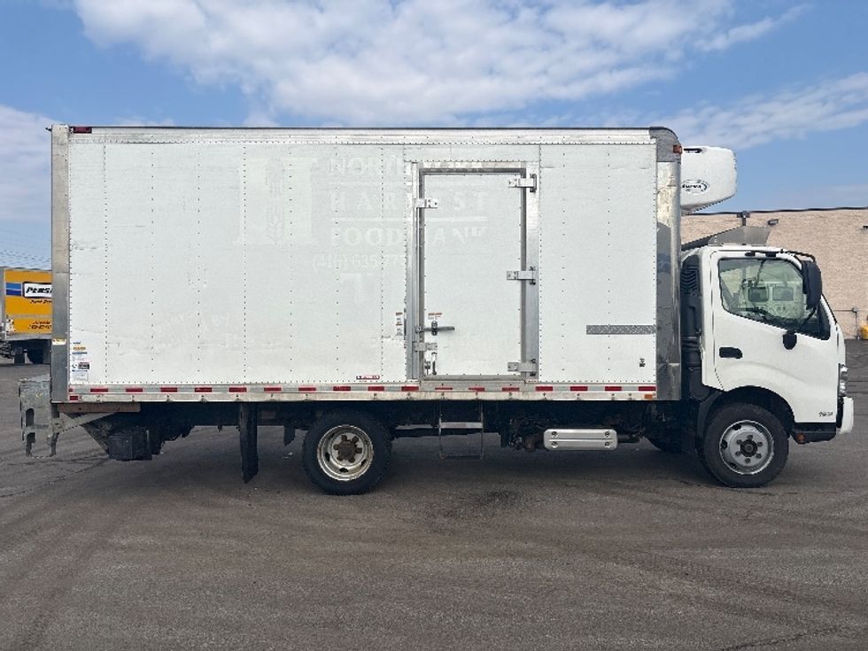 Refrigerated Truck-Light and Medium Duty Trucks-Hino-2019-195-Mississauga-ON-111,269\n\t\tkm-$ 77,500 - Image 15