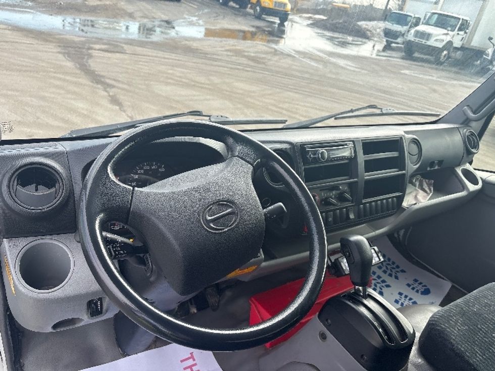 Refrigerated Truck-Light and Medium Duty Trucks-Hino-2019-195-Mississauga-ON-111,269\n\t\tkm-$ 77,500 - Image 17