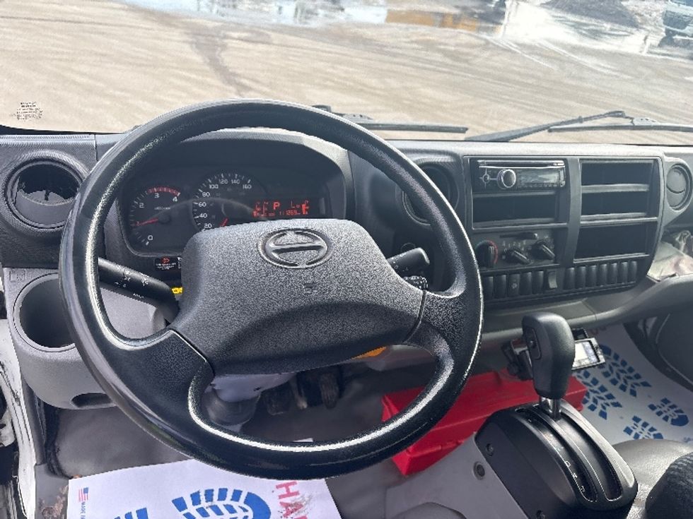 Refrigerated Truck-Light and Medium Duty Trucks-Hino-2019-195-Mississauga-ON-111,269\n\t\tkm-$ 77,500 - Image 18