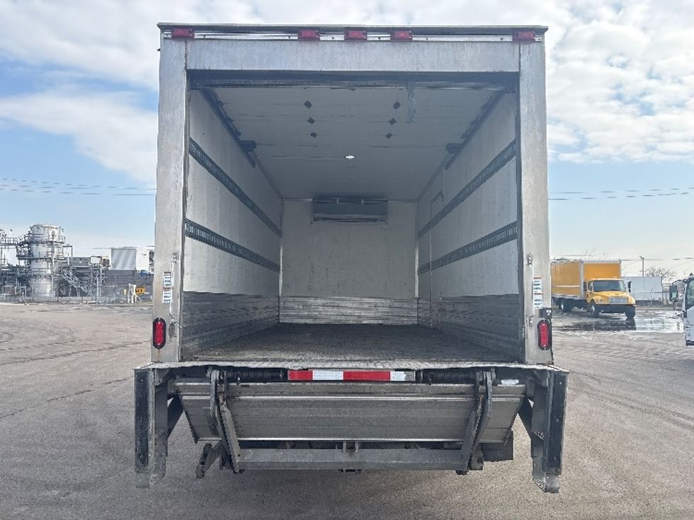 Refrigerated Truck-Light and Medium Duty Trucks-Hino-2019-195-Mississauga-ON-111,269\n\t\tkm-$ 77,500 - Image 8