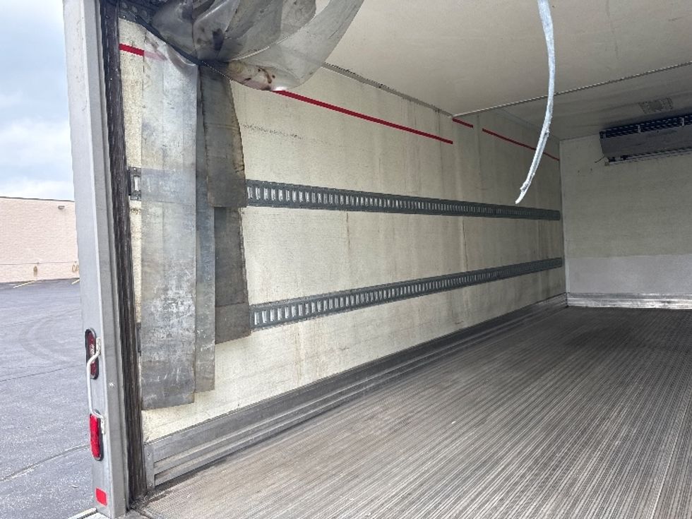 Refrigerated Truck-Light and Medium Duty Trucks-Hino-2019-195-Mississauga-ON-158,127\n\t\tkm-$ 72,750 - Image 11