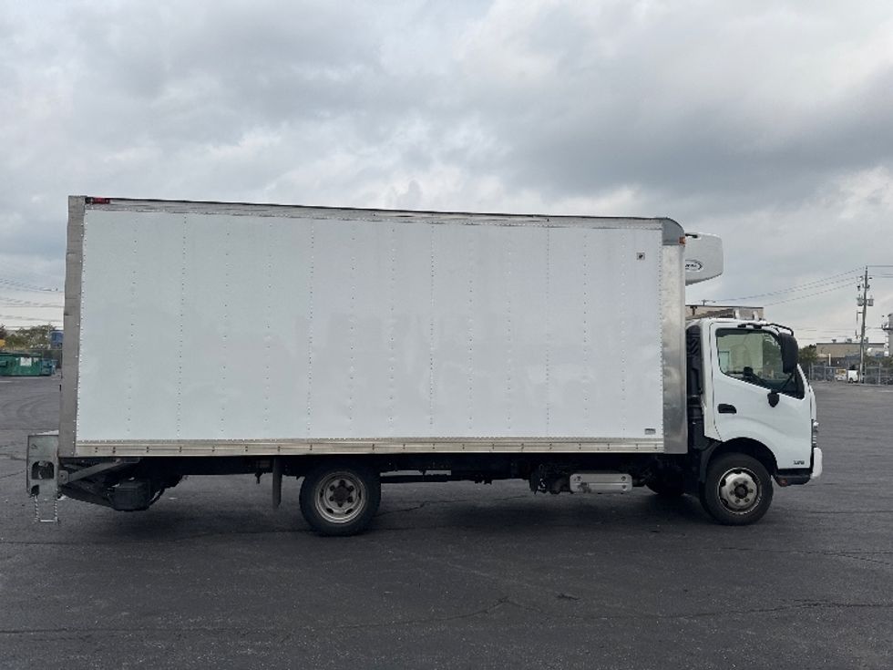Refrigerated Truck-Light and Medium Duty Trucks-Hino-2019-195-Mississauga-ON-158,127\n\t\tkm-$ 72,750 - Image 15