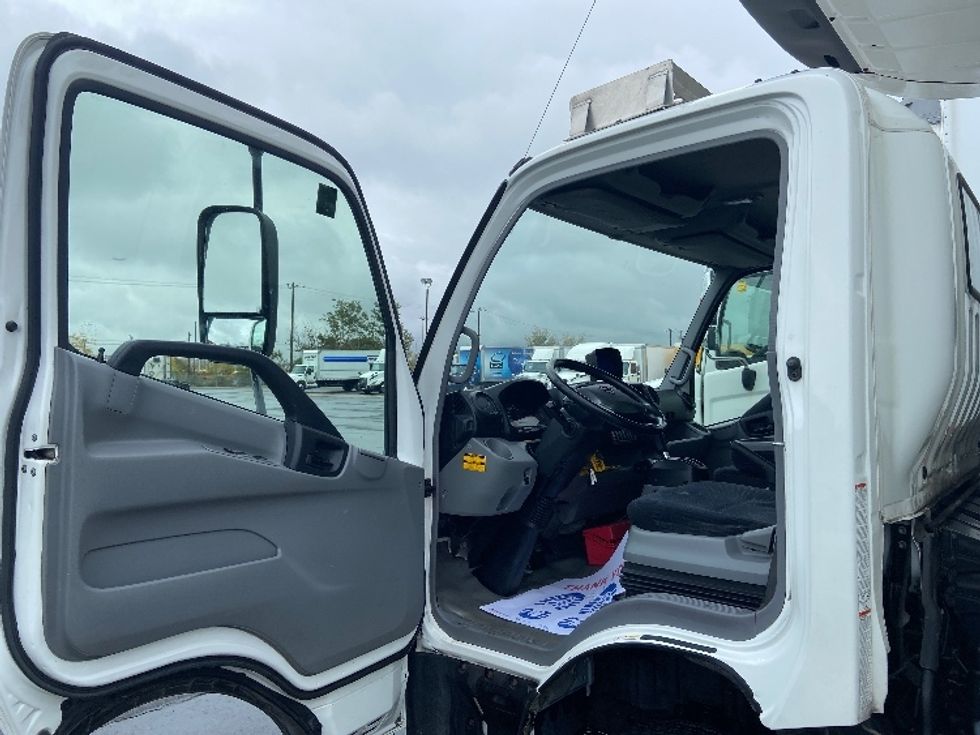Refrigerated Truck-Light and Medium Duty Trucks-Hino-2019-195-Mississauga-ON-158,127\n\t\tkm-$ 72,750 - Image 16