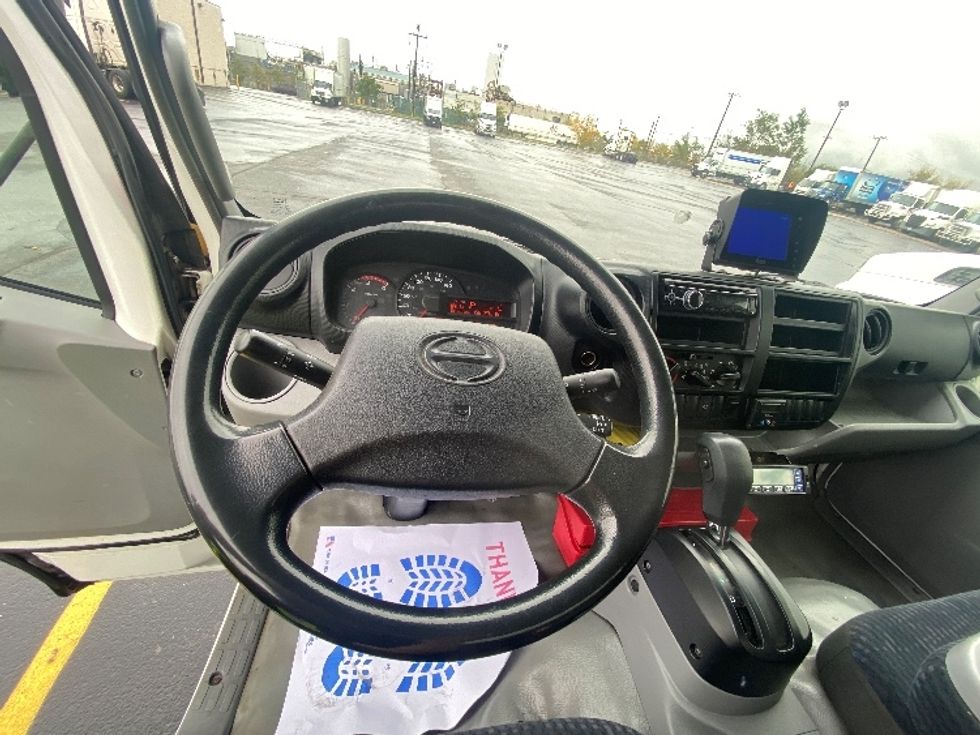 Refrigerated Truck-Light and Medium Duty Trucks-Hino-2019-195-Mississauga-ON-158,127\n\t\tkm-$ 72,750 - Image 18