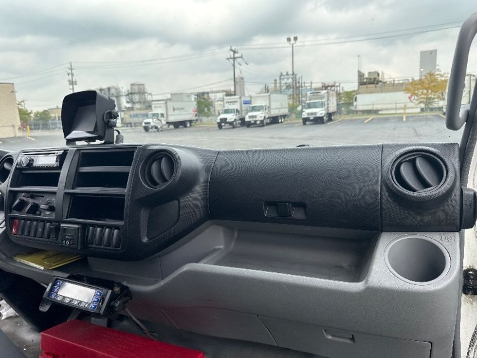 Refrigerated Truck-Light and Medium Duty Trucks-Hino-2019-195-Mississauga-ON-158,127\n\t\tkm-$ 72,750 - Image 21