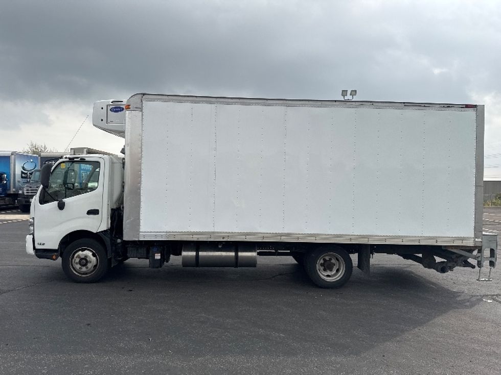 Refrigerated Truck-Light and Medium Duty Trucks-Hino-2019-195-Mississauga-ON-158,127\n\t\tkm-$ 72,750 - Image 4