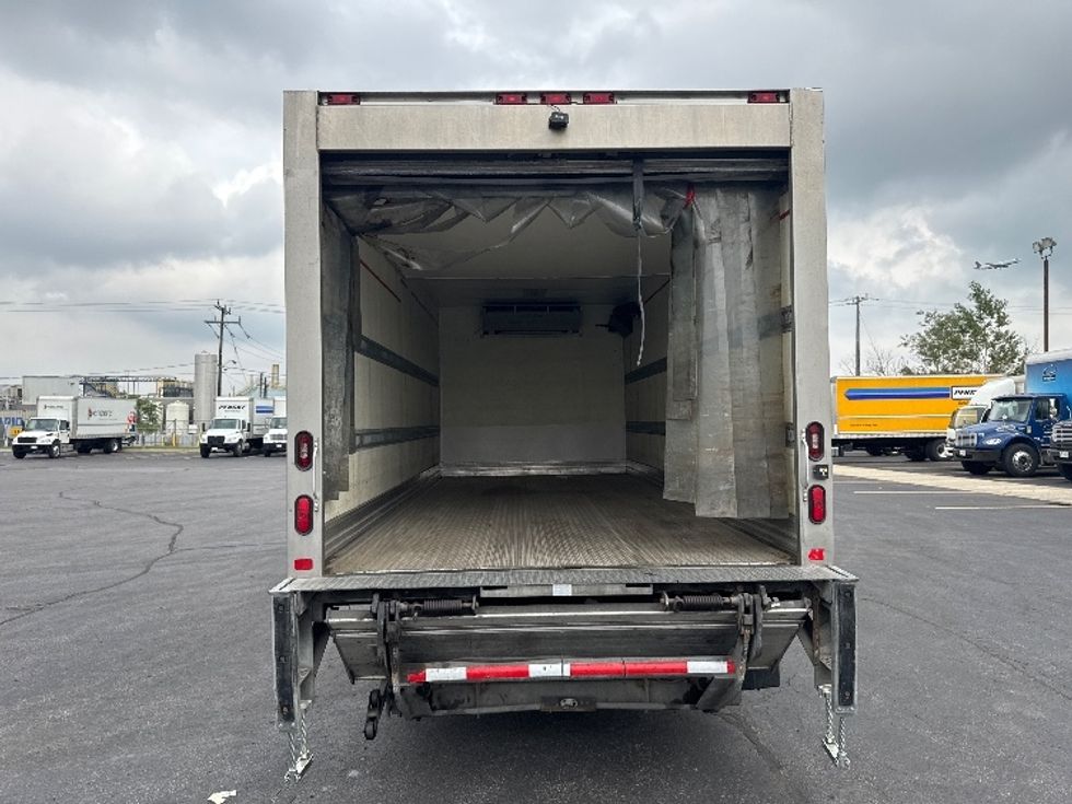 Refrigerated Truck-Light and Medium Duty Trucks-Hino-2019-195-Mississauga-ON-158,127\n\t\tkm-$ 72,750 - Image 8