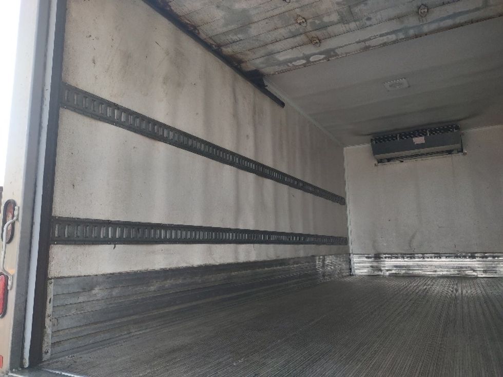 Refrigerated Truck-Light and Medium Duty Trucks-Hino-2019-195-Mississauga-ON-248,240\n\t\tkm-$ 60,500 - Image 10