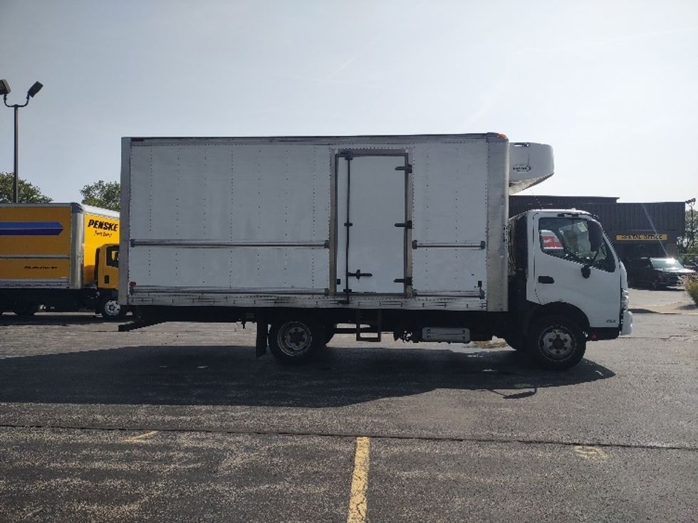 Refrigerated Truck-Light and Medium Duty Trucks-Hino-2019-195-Mississauga-ON-248,240\n\t\tkm-$ 60,500 - Image 14