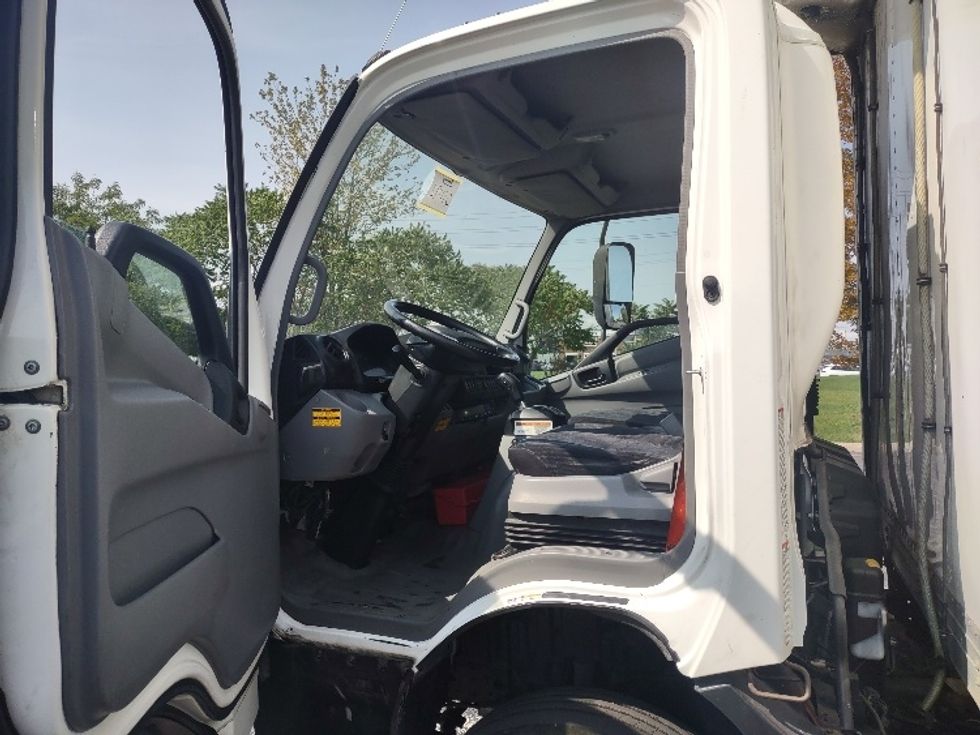 Refrigerated Truck-Light and Medium Duty Trucks-Hino-2019-195-Mississauga-ON-248,240\n\t\tkm-$ 60,500 - Image 15