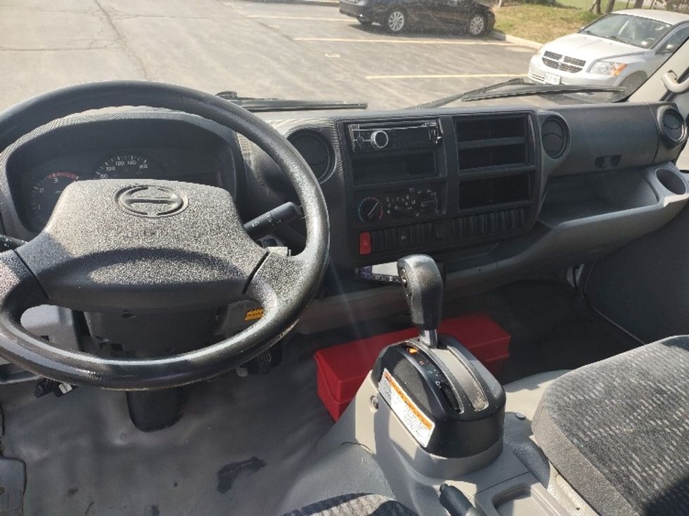 Refrigerated Truck-Light and Medium Duty Trucks-Hino-2019-195-Mississauga-ON-248,240\n\t\tkm-$ 60,500 - Image 16