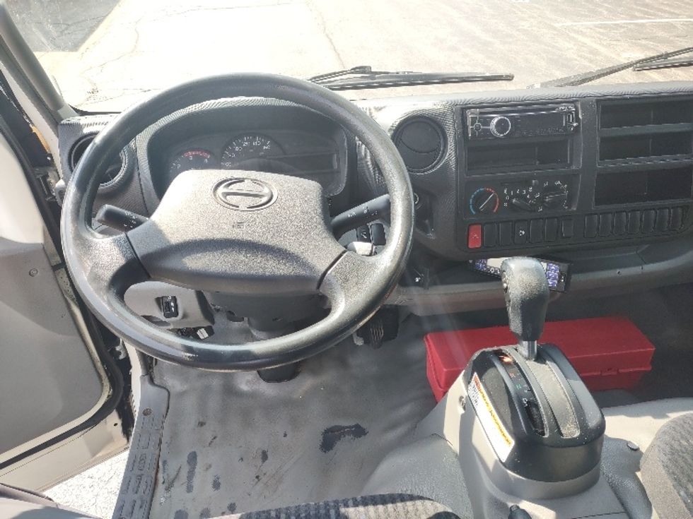 Refrigerated Truck-Light and Medium Duty Trucks-Hino-2019-195-Mississauga-ON-248,240\n\t\tkm-$ 60,500 - Image 17