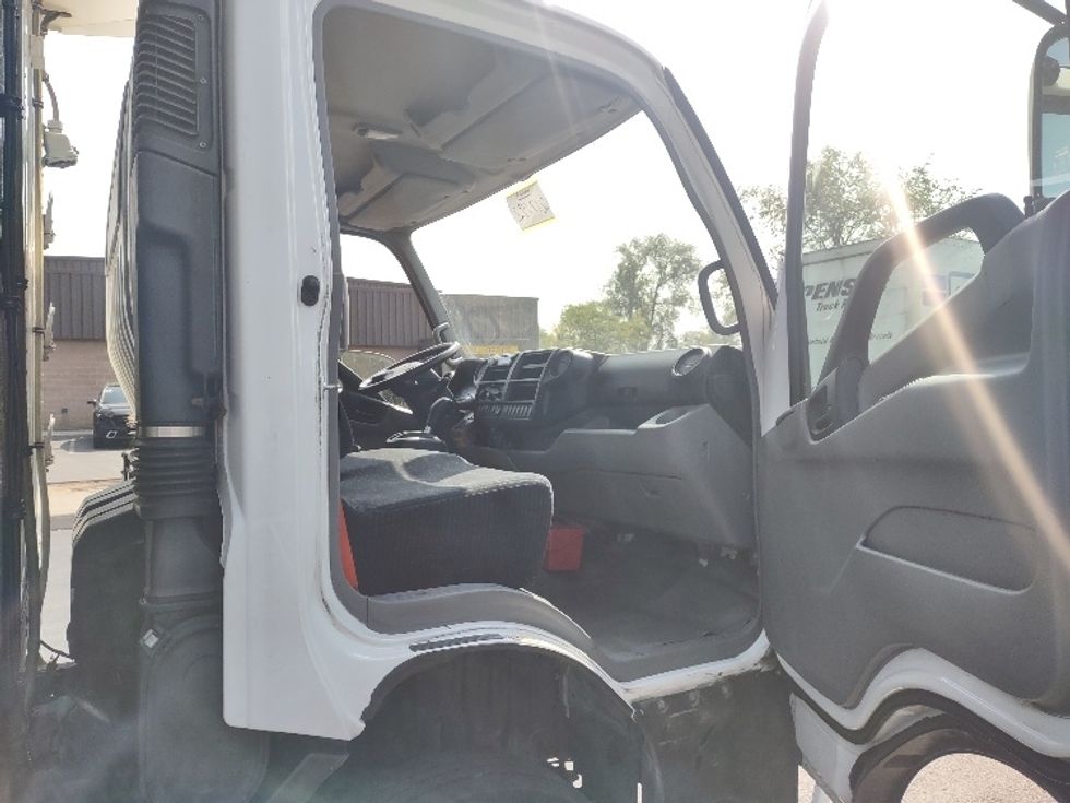 Refrigerated Truck-Light and Medium Duty Trucks-Hino-2019-195-Mississauga-ON-248,240\n\t\tkm-$ 60,500 - Image 19