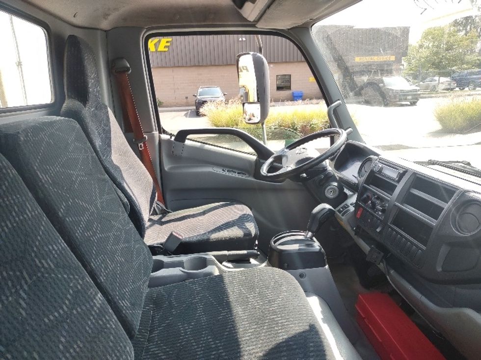 Refrigerated Truck-Light and Medium Duty Trucks-Hino-2019-195-Mississauga-ON-248,240\n\t\tkm-$ 60,500 - Image 21