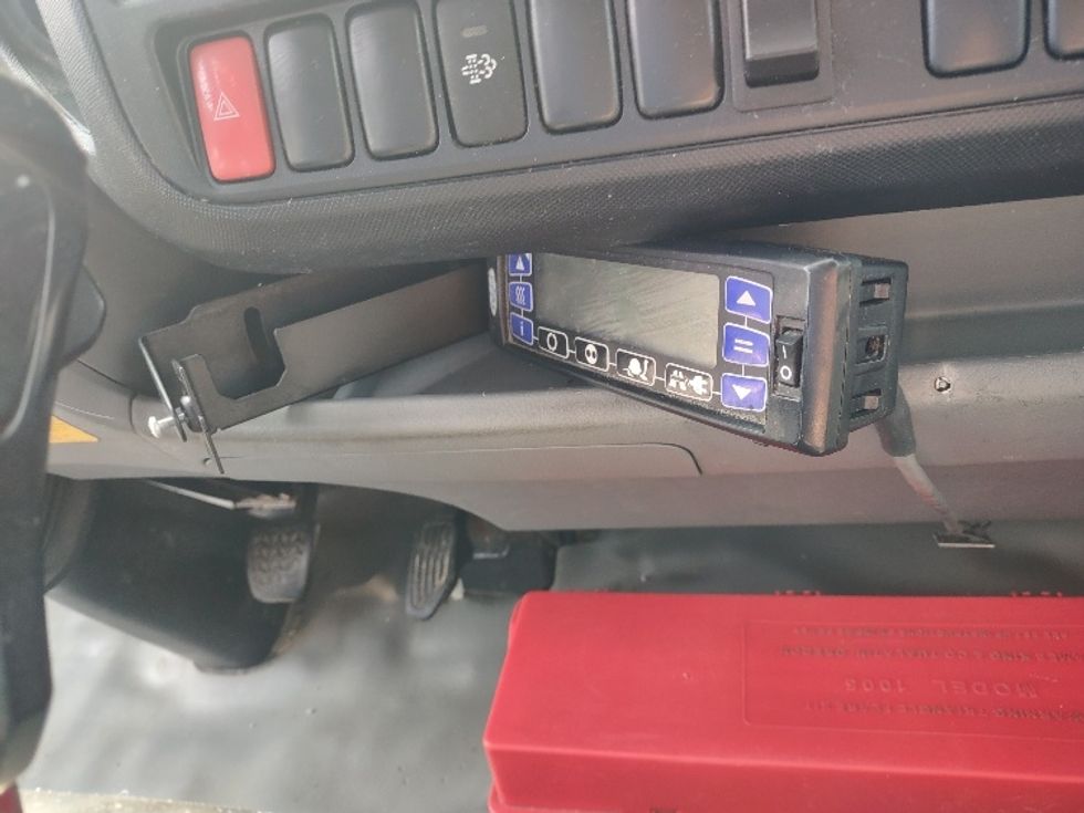 Refrigerated Truck-Light and Medium Duty Trucks-Hino-2019-195-Mississauga-ON-248,240\n\t\tkm-$ 60,500 - Image 24