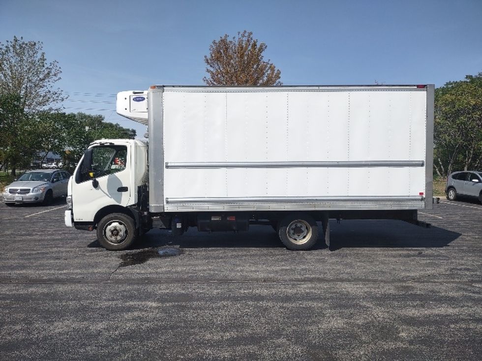 Refrigerated Truck-Light and Medium Duty Trucks-Hino-2019-195-Mississauga-ON-248,240\n\t\tkm-$ 60,500 - Image 4