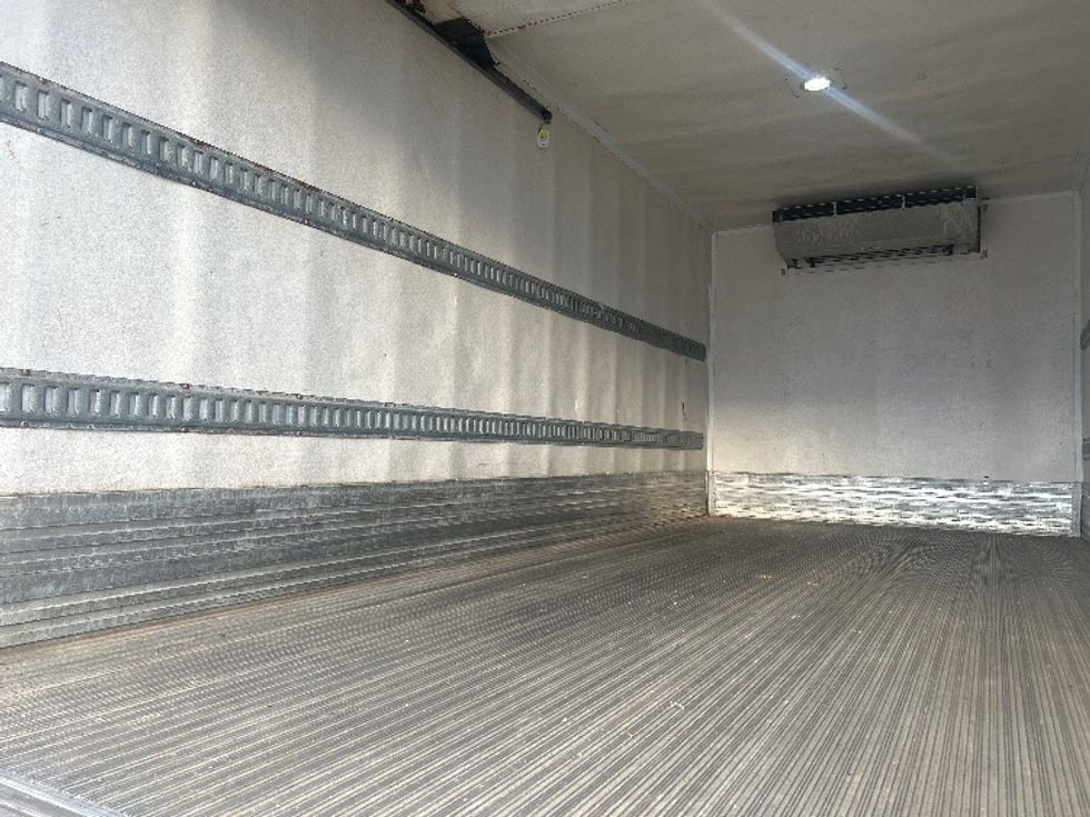 Refrigerated Truck-Light and Medium Duty Trucks-Hino-2019-195-Mississauga-ON-291,281\n\t\tkm-$ 56,250 - Image 10