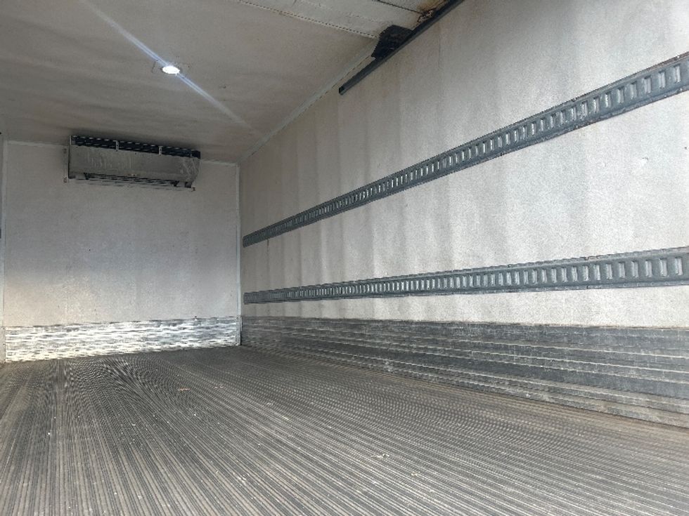 Refrigerated Truck-Light and Medium Duty Trucks-Hino-2019-195-Mississauga-ON-291,281\n\t\tkm-$ 56,250 - Image 11