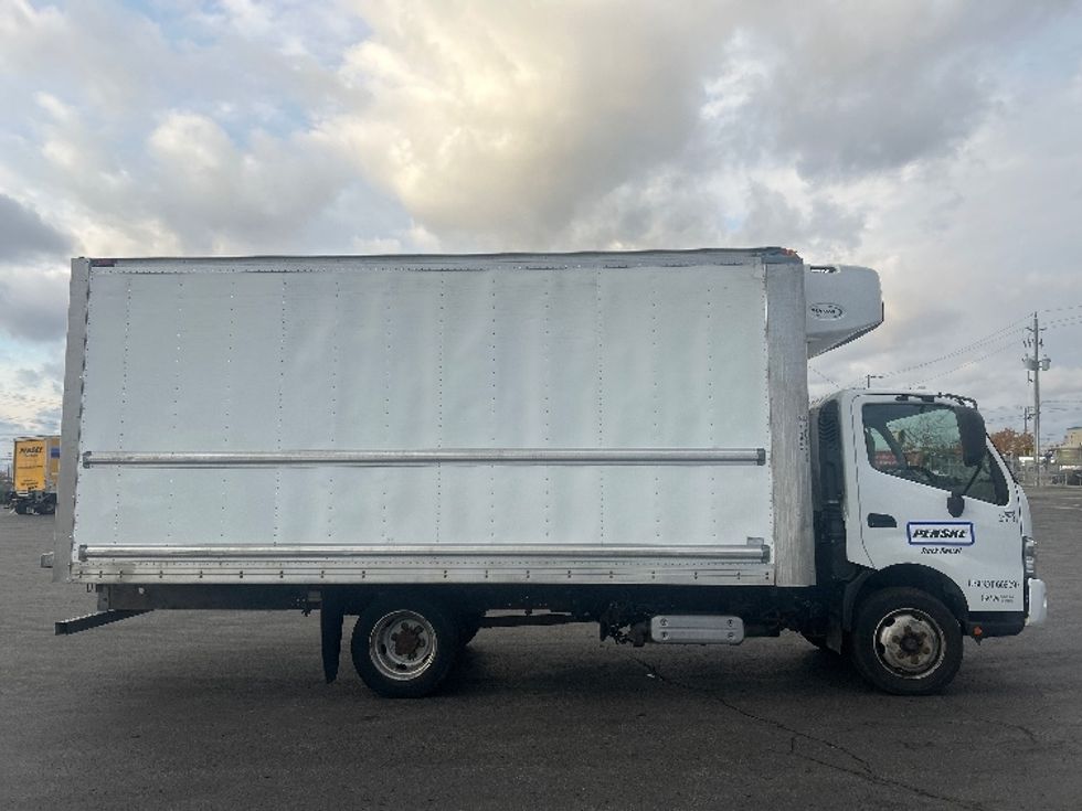 Refrigerated Truck-Light and Medium Duty Trucks-Hino-2019-195-Mississauga-ON-291,281\n\t\tkm-$ 56,250 - Image 14