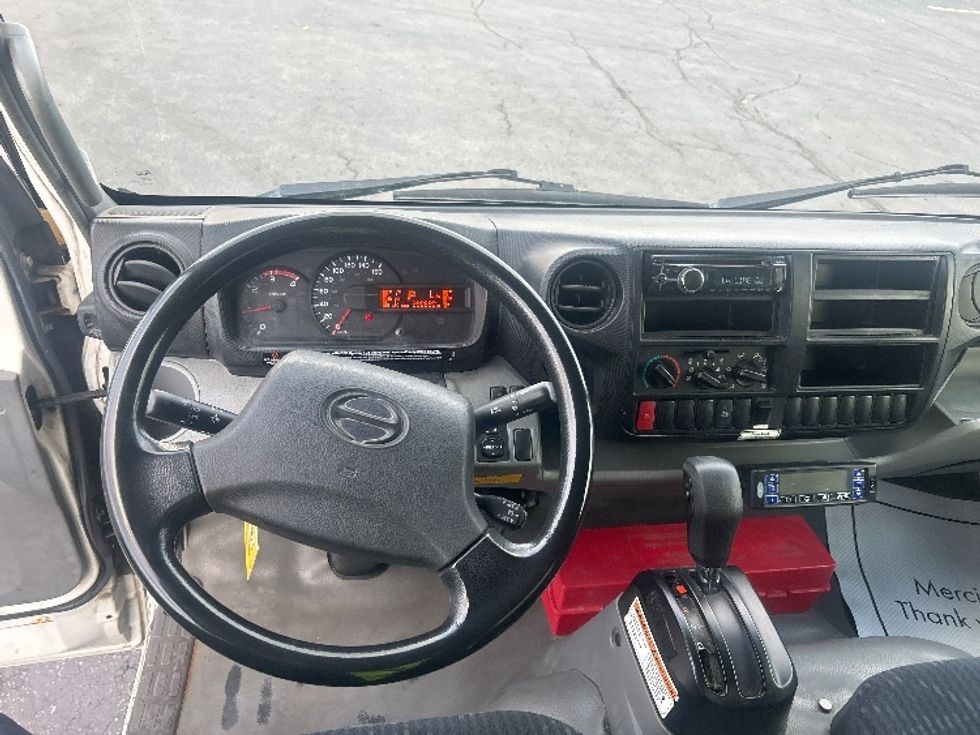 Refrigerated Truck-Light and Medium Duty Trucks-Hino-2019-195-Mississauga-ON-291,281\n\t\tkm-$ 56,250 - Image 17