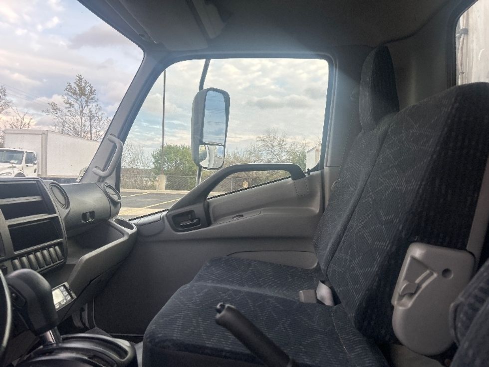 Refrigerated Truck-Light and Medium Duty Trucks-Hino-2019-195-Mississauga-ON-291,281\n\t\tkm-$ 56,250 - Image 18