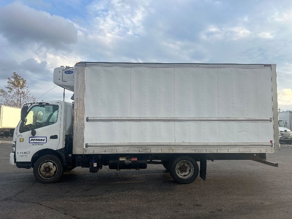 Refrigerated Truck-Light and Medium Duty Trucks-Hino-2019-195-Mississauga-ON-291,281\n\t\tkm-$ 56,250 - Image 4