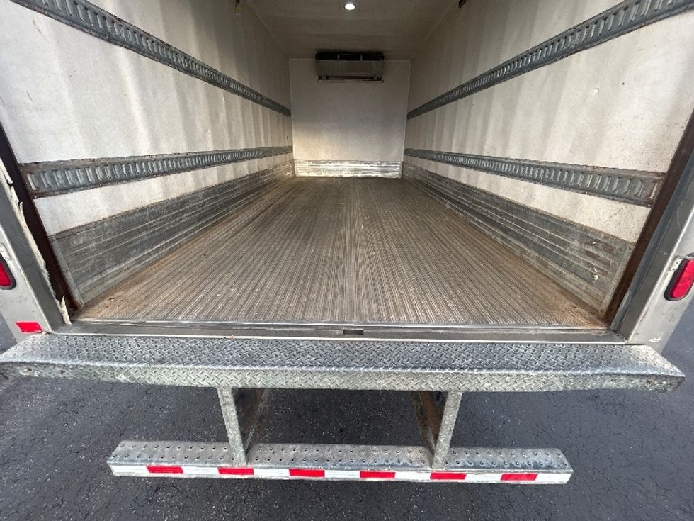 Refrigerated Truck-Light and Medium Duty Trucks-Hino-2019-195-Mississauga-ON-291,281\n\t\tkm-$ 56,250 - Image 9