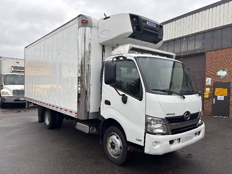 Refrigerated Truck-Light and Medium Duty Trucks-Hino-2019-195-Mississauga-ON-359,358\n\t\tkm-$ 39,500 - Image 1