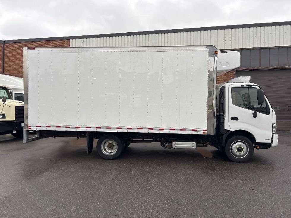 Refrigerated Truck-Light and Medium Duty Trucks-Hino-2019-195-Mississauga-ON-359,358\n\t\tkm-$ 39,500 - Image 14