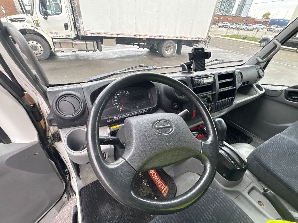 Refrigerated Truck-Light and Medium Duty Trucks-Hino-2019-195-Mississauga-ON-359,358\n\t\tkm-$ 39,500 - Image 16