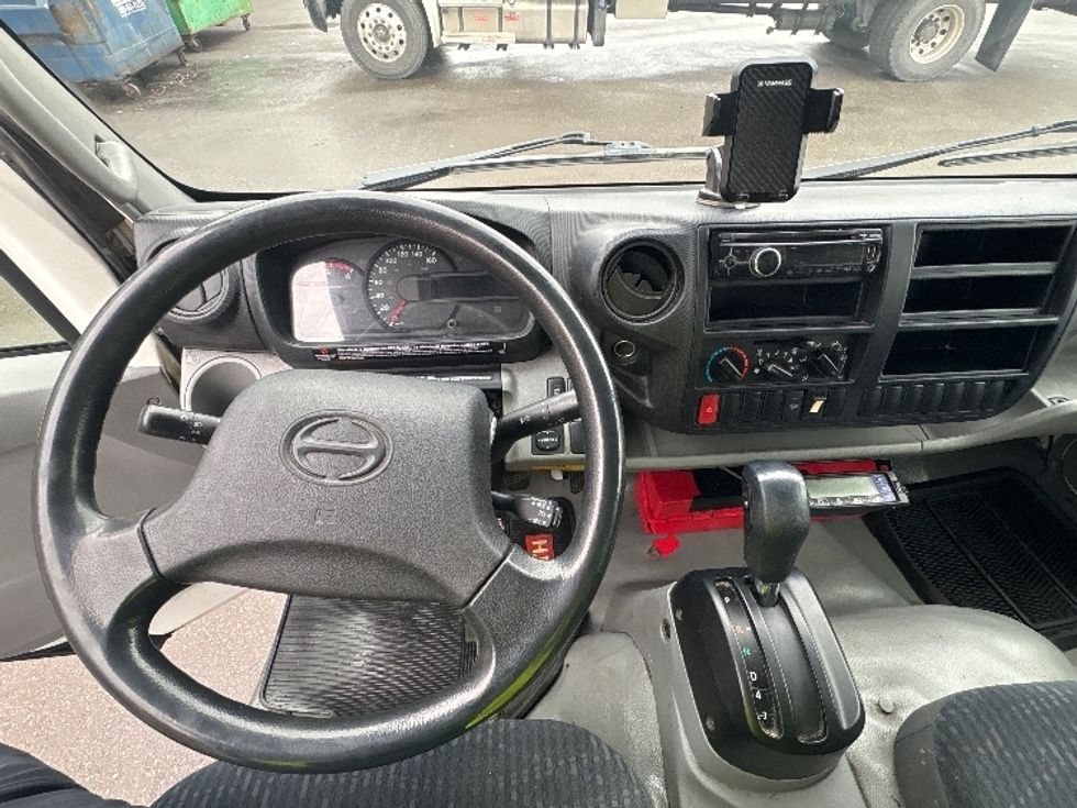 Refrigerated Truck-Light and Medium Duty Trucks-Hino-2019-195-Mississauga-ON-359,358\n\t\tkm-$ 39,500 - Image 17